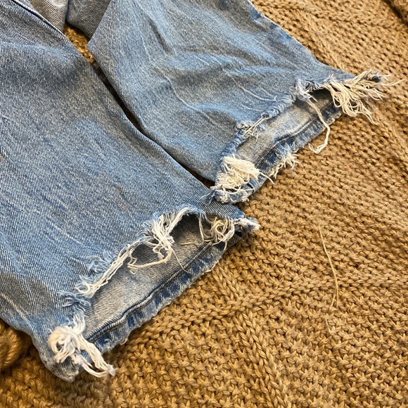 Abercrombie and Fitch The Skinny High Rise Jeans - Picture 11 of 13